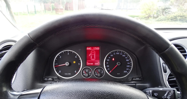 Volkswagen Tiguan cena 40900 przebieg: 225000, rok produkcji 2009 z Milanówek małe 667